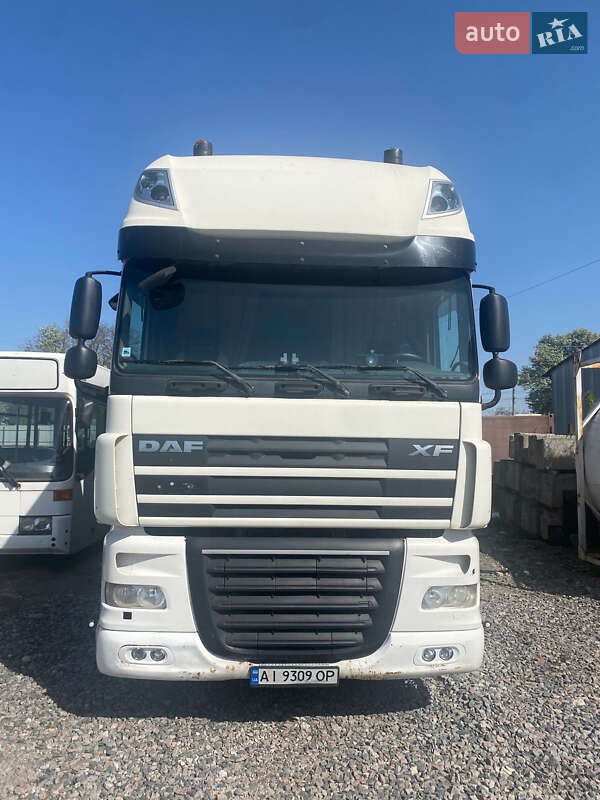 Тягач DAF XF 105 2011 в Гореничах