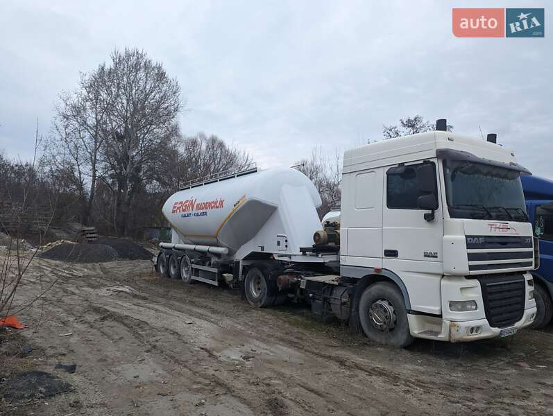Тягач DAF XF 105 2010 в Киеве