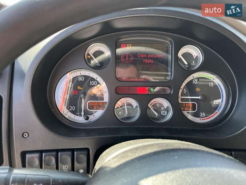 Грузовой фургон DAF XF 105 2006 в Львове