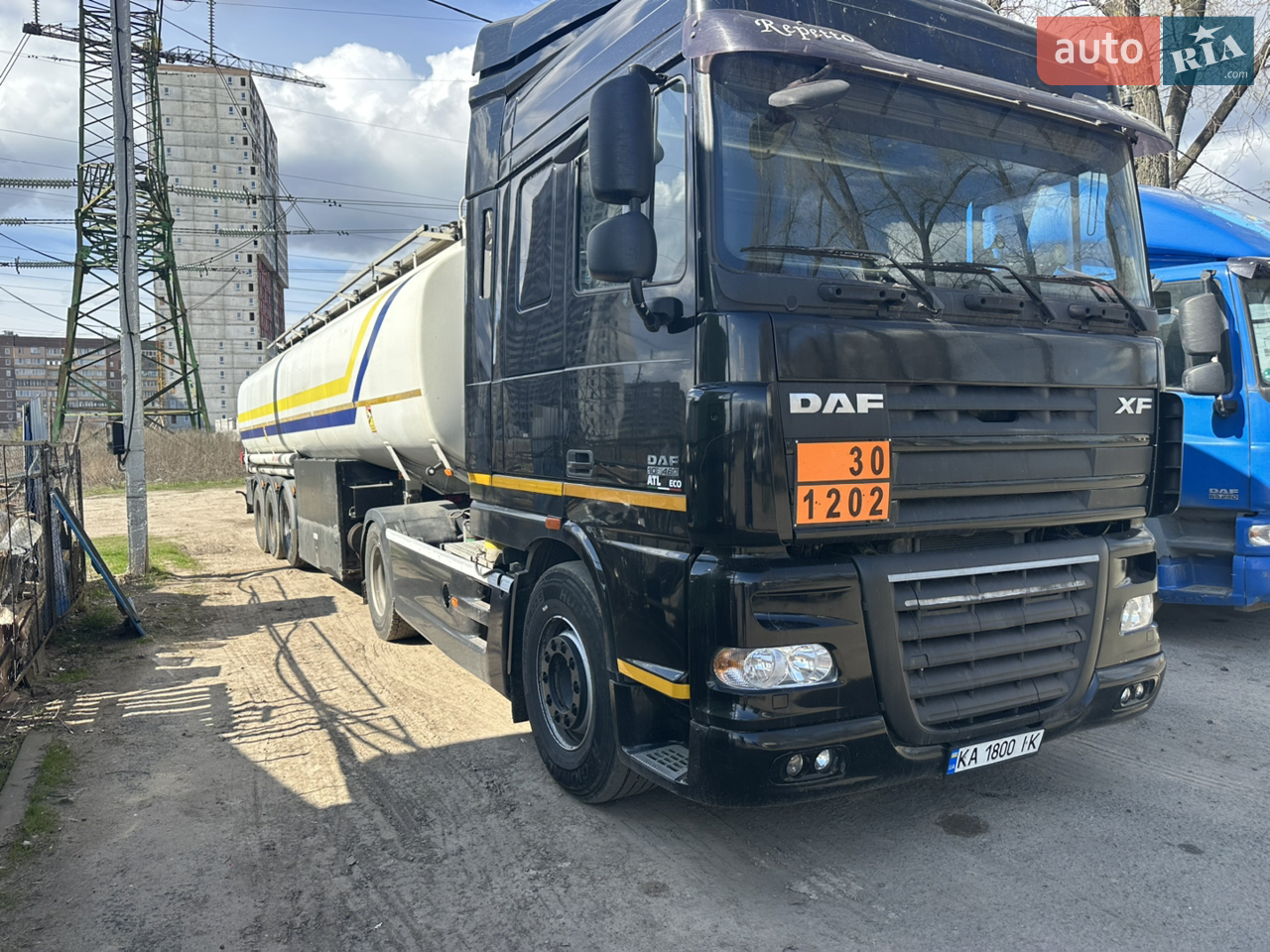 Продаж у зв’язку з відсутністю водія! Комплект в рейсовому стані, вчасно обслуговувався є підтверджуючі документи. Тягач заводський ADR, щьойно замінено щеплення, цистерна 5 секцій є повірка та калібровка, резина в круг 50-60%. Реальний торг при купівлі комплекту, за подробицями телефонуйте