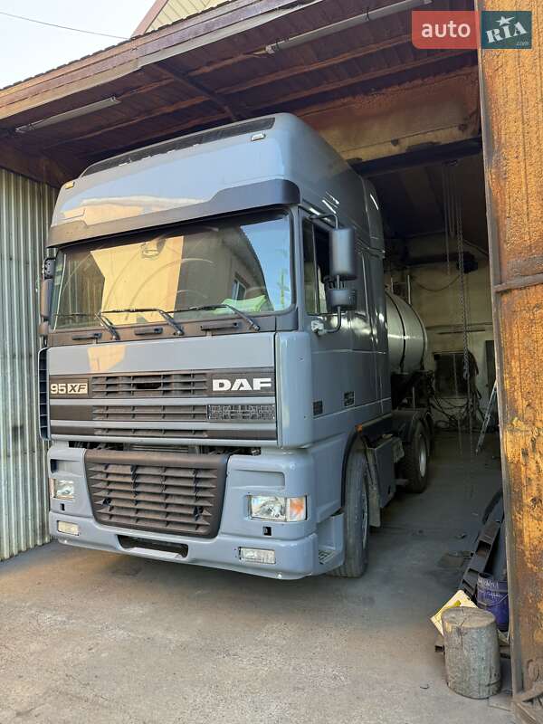 Цистерна DAF XF 95.480 2001 в Черновцах