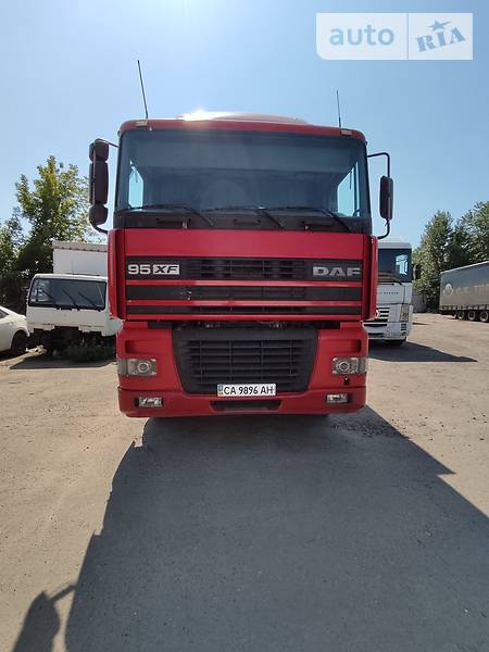 Грузовой фургон DAF XF 95 1998 в 