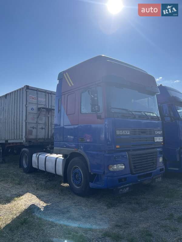 Тягач DAF XF 95 2000 в Вінниці