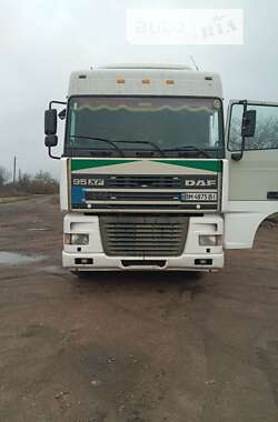 Тягач DAF XF 95 2001 в Ромнах