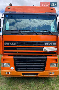Тягач DAF XF 95 2000 в 