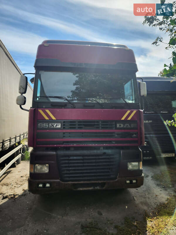 Тягач DAF XF 95 2001 в Черкассах