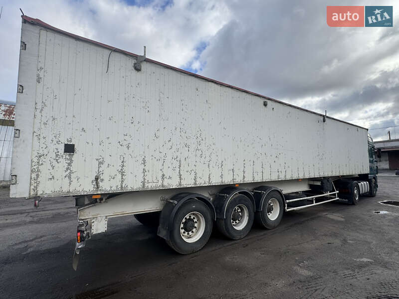 Зерновоз DAF XF 95 2006 в Остроге