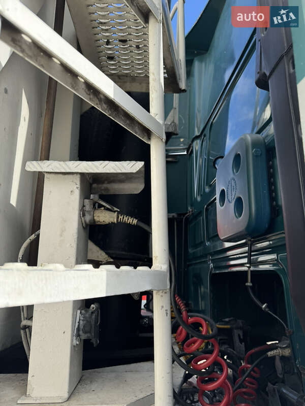 Зерновоз DAF XF 95 2006 в Остроге