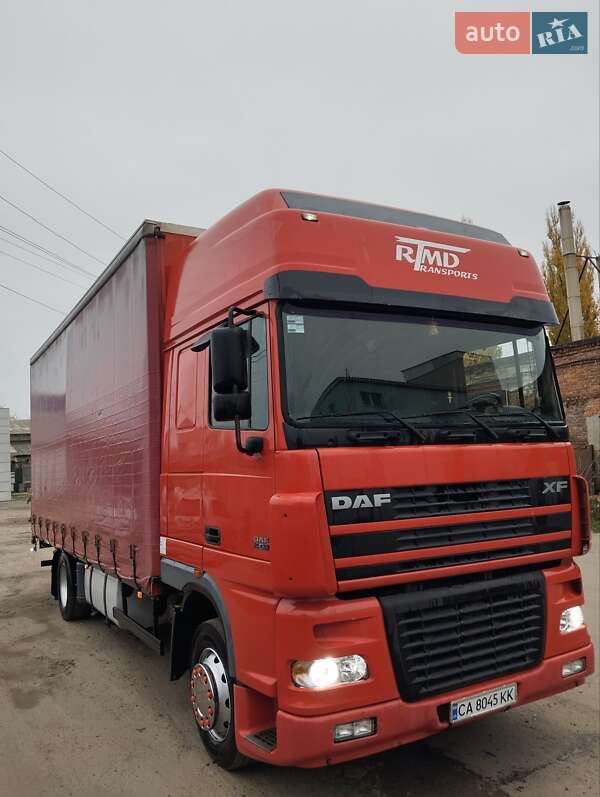 Вантажний фургон DAF XF 95 2006 в Кременчуці
