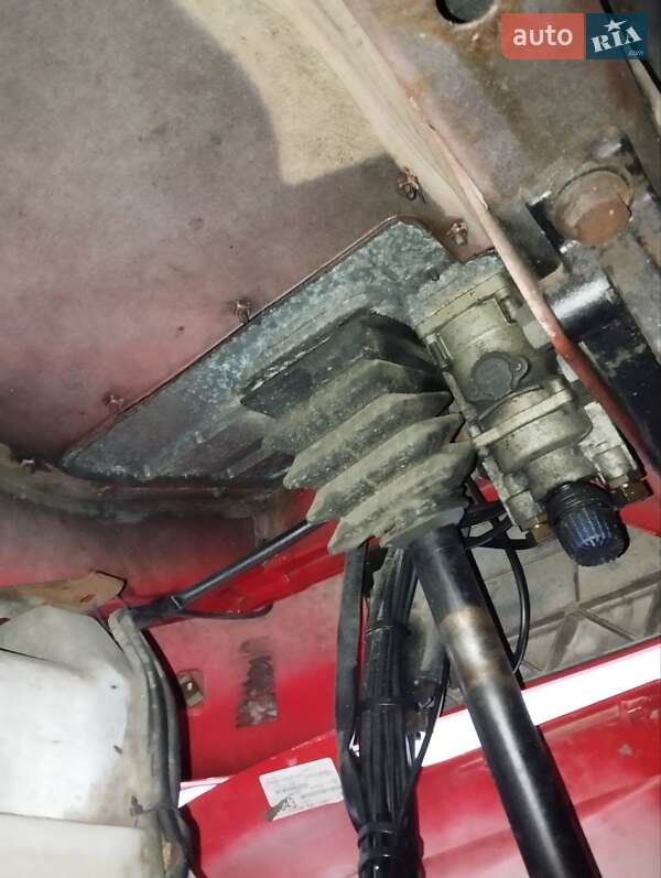 Вантажний фургон DAF XF 95 2006 в Кременчуці