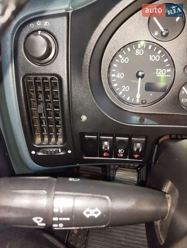 Вантажний фургон DAF XF 95 2006 в Кременчуці