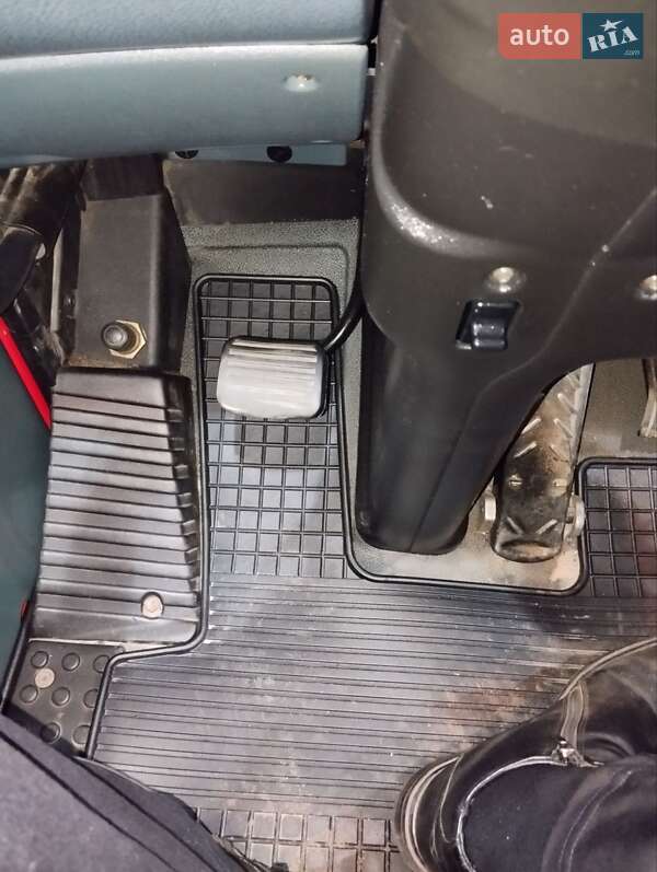 Вантажний фургон DAF XF 95 2006 в Кременчуці