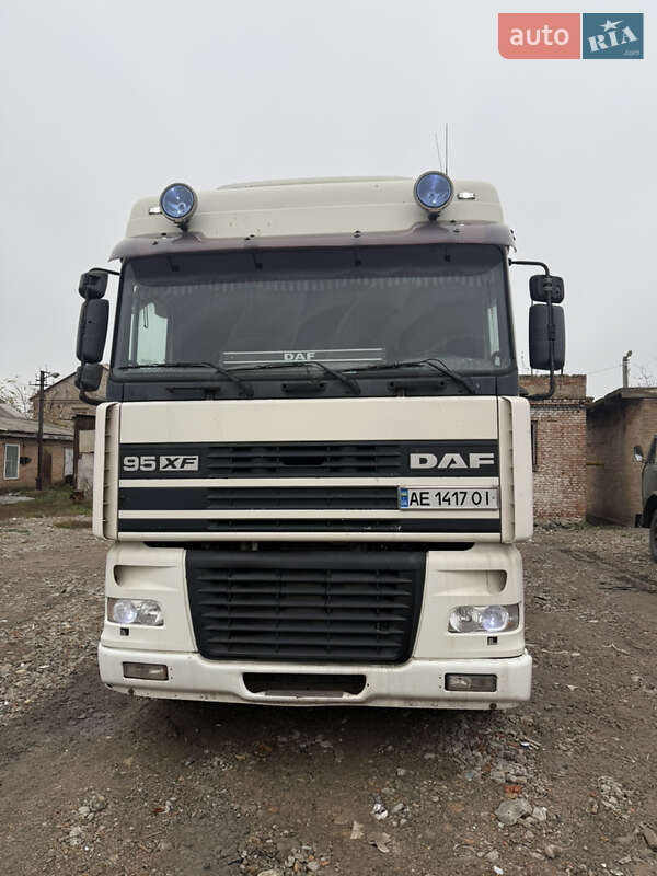 Тягач DAF XF 95 2000 в Павлограді