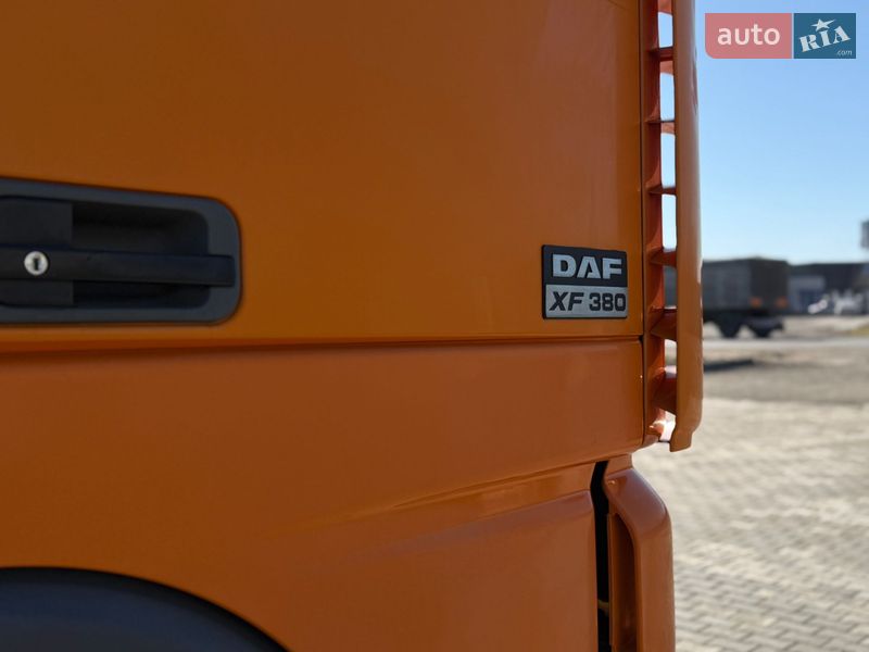 Контейнеровоз DAF XF 95 2002 в Вознесенську