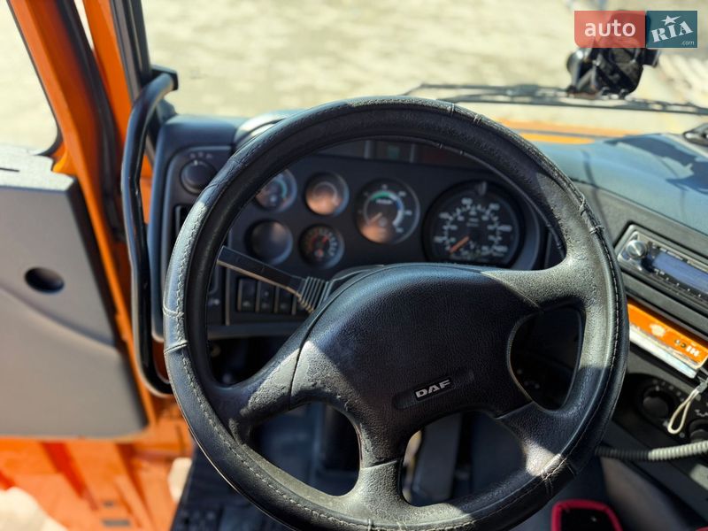 Контейнеровоз DAF XF 95 2002 в Вознесенську