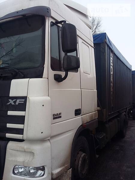 Контейнеровоз DAF XF 2011 в Києві