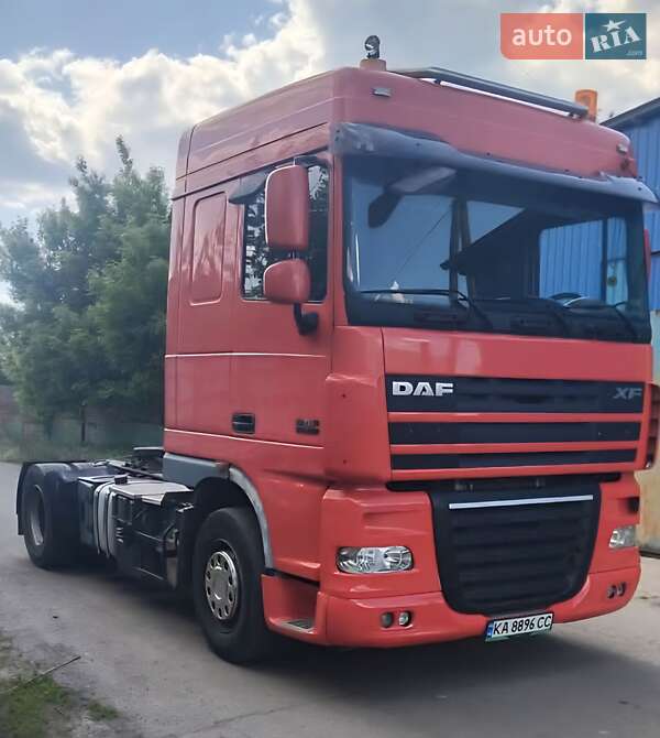 Тягач DAF XF 2011 в 