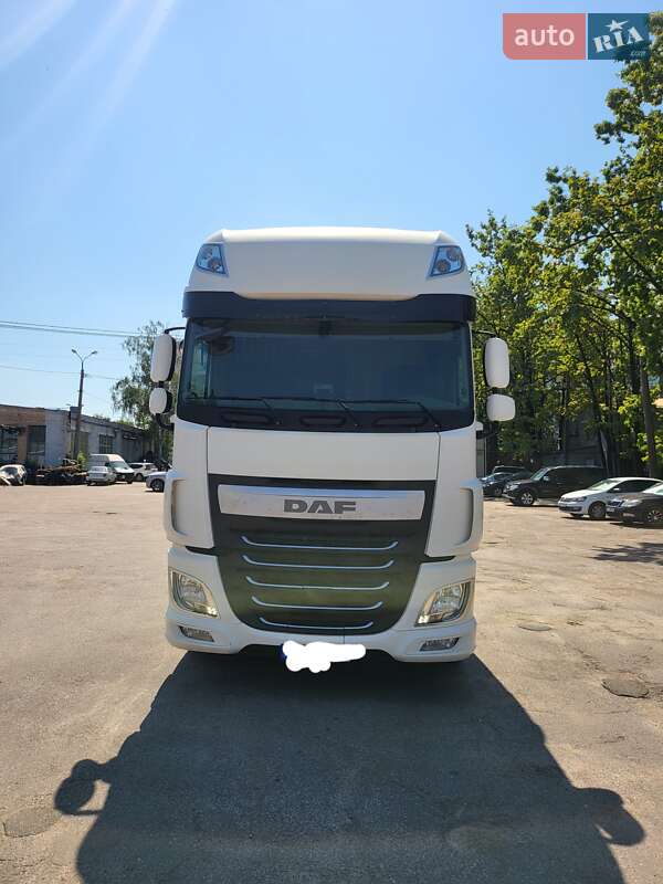 Тягач DAF XF 2015 в 