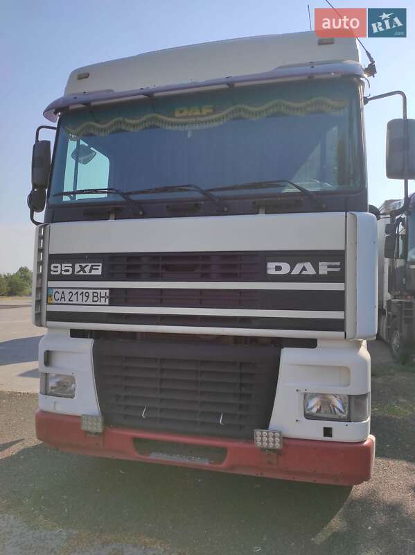 Тягач DAF XF 2000 в 