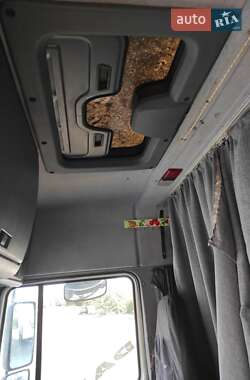 Тягач DAF XF 2000 в 