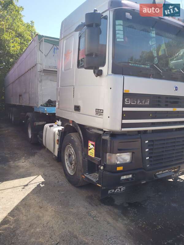 Зерновоз DAF XF 2000 в Тульчине