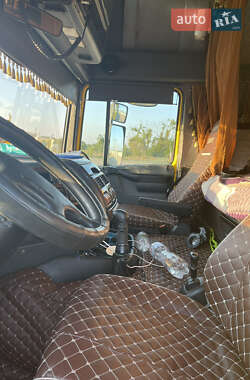Тягач DAF XF 2000 в 