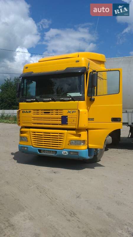 Тягач DAF XF 2004 в 