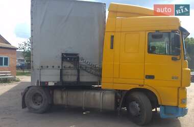 Тягач DAF XF 2004 в 