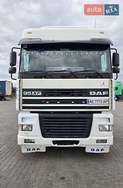 Тягач DAF XF 2001 в 