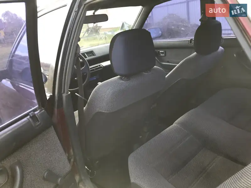 Седан Daihatsu Applause 1993 в 
