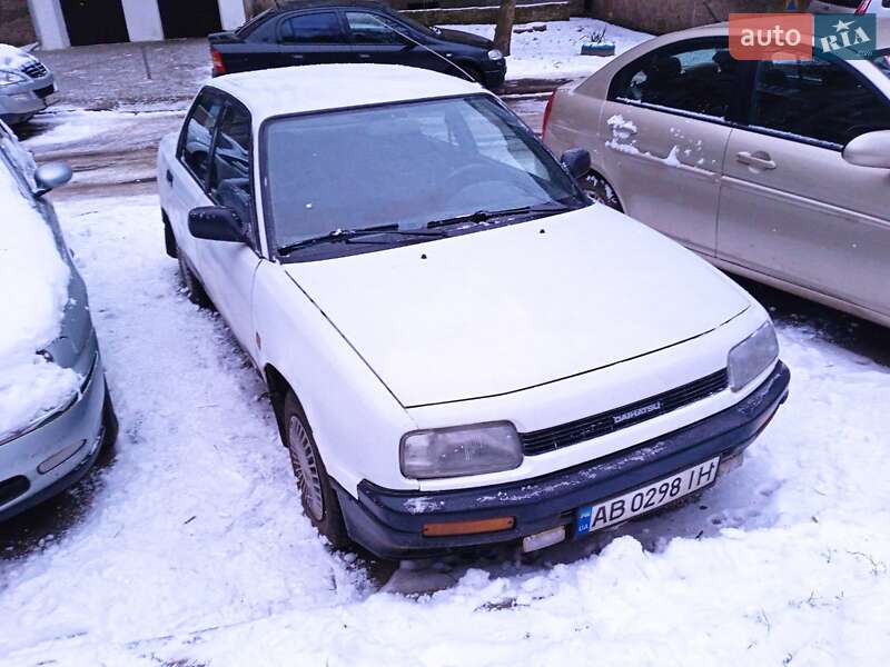 Седан Daihatsu Applause 1991 в Шептицькому
