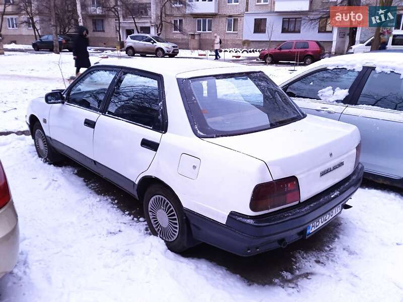 Седан Daihatsu Applause 1991 в Шептицькому