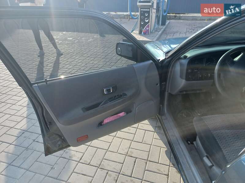 Седан Daihatsu Applause 1990 в Дніпрі