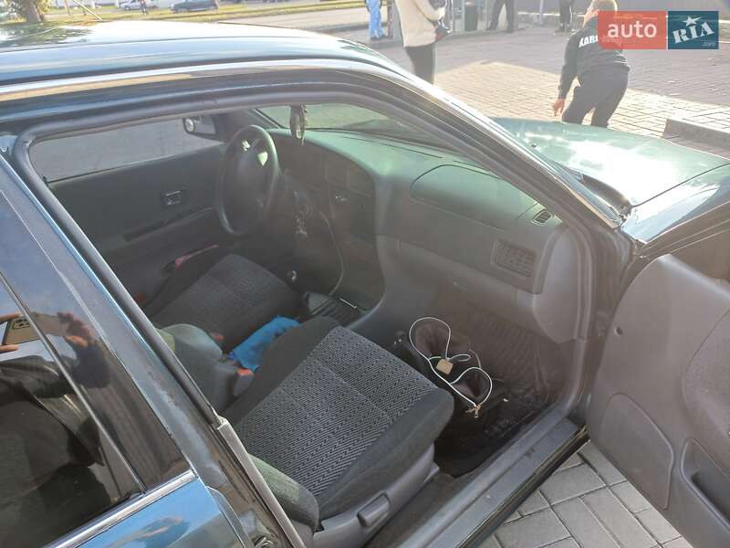 Седан Daihatsu Applause 1990 в Дніпрі