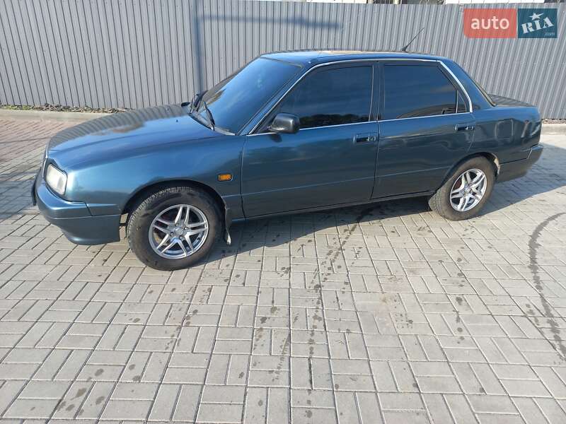 Седан Daihatsu Applause 1990 в Дніпрі