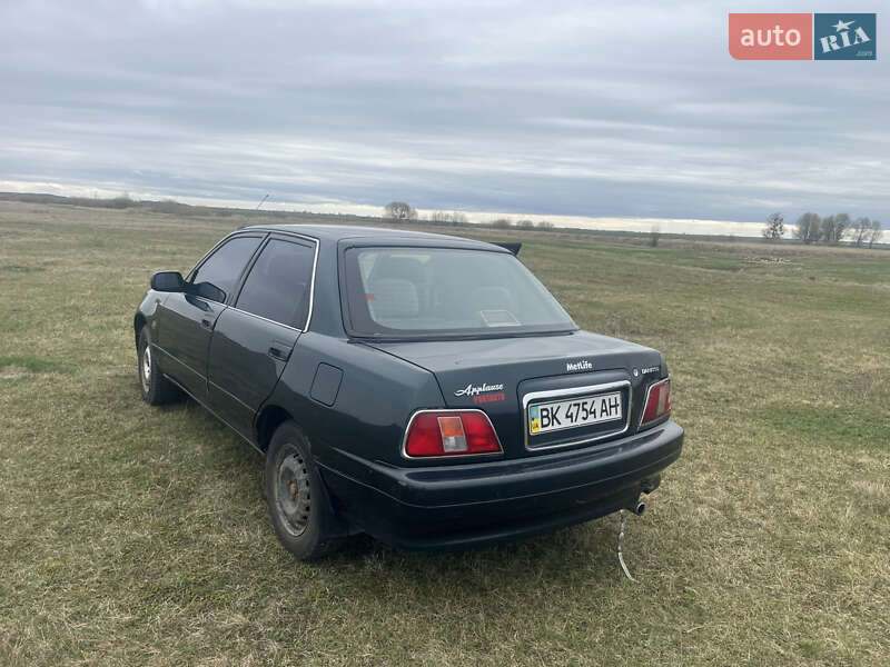 Ліфтбек Daihatsu Applause 1999 в Немовичах
