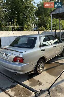 Лифтбек Daihatsu Applause 1999 в 