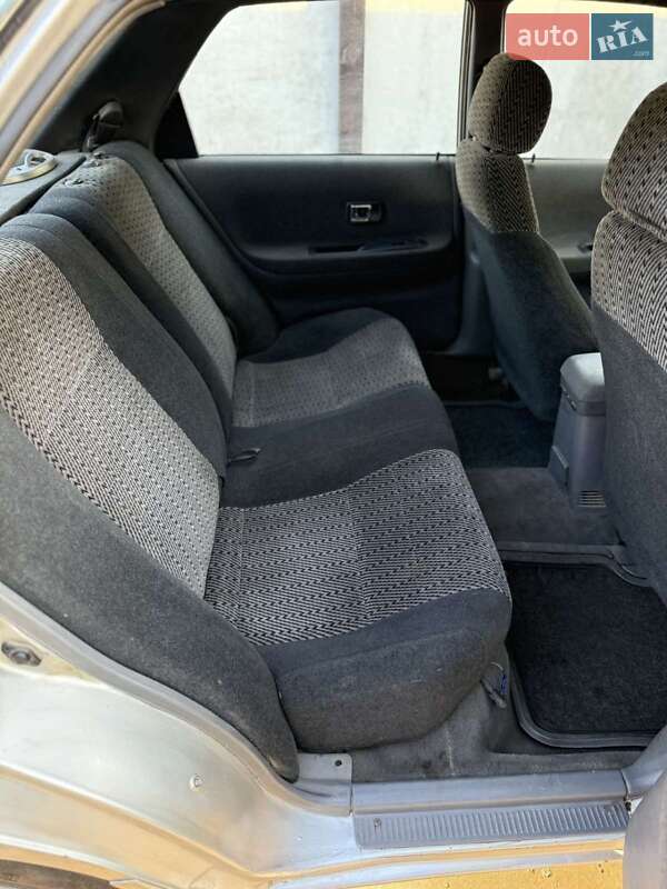 Лифтбек Daihatsu Applause 1999 в Днепре