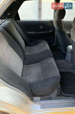 Лифтбек Daihatsu Applause 1999 в 