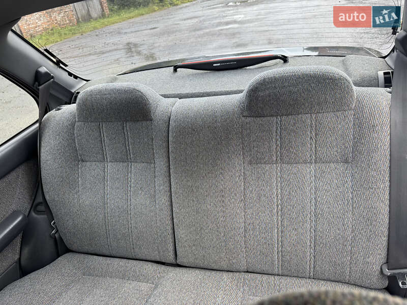 Седан Daihatsu Charade 1996 в Хмельницком