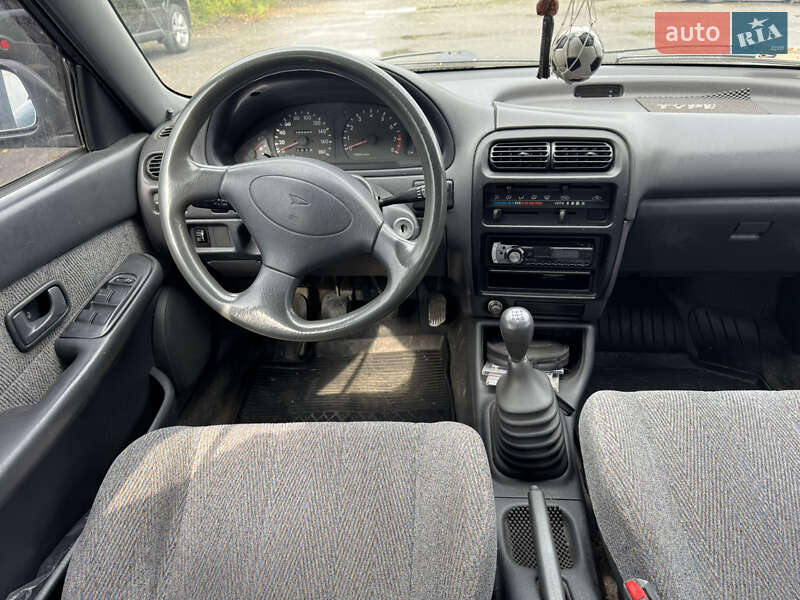 Седан Daihatsu Charade 1996 в Хмельницком