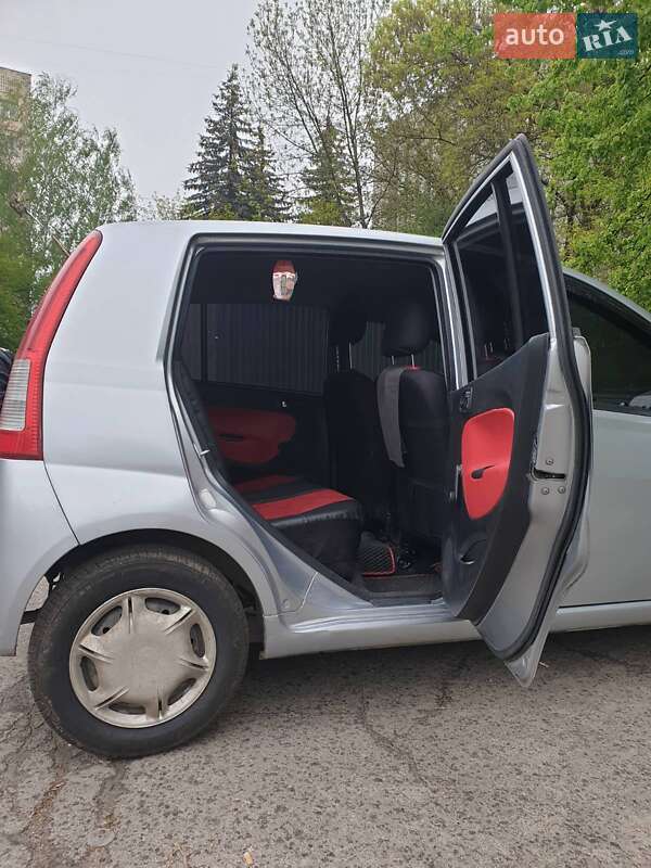 Хэтчбек Daihatsu Cuore 2005 в Ровно
