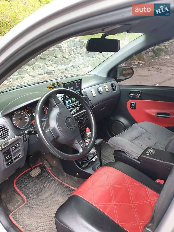Хэтчбек Daihatsu Cuore 2005 в Ровно