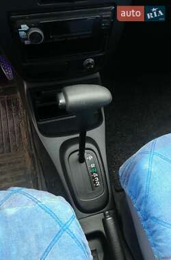 Хэтчбек Daihatsu Cuore 2003 в 