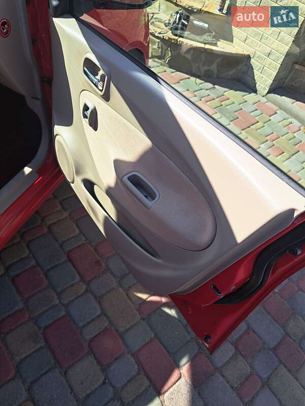 Хетчбек Daihatsu Cuore 2006 в Лубнах