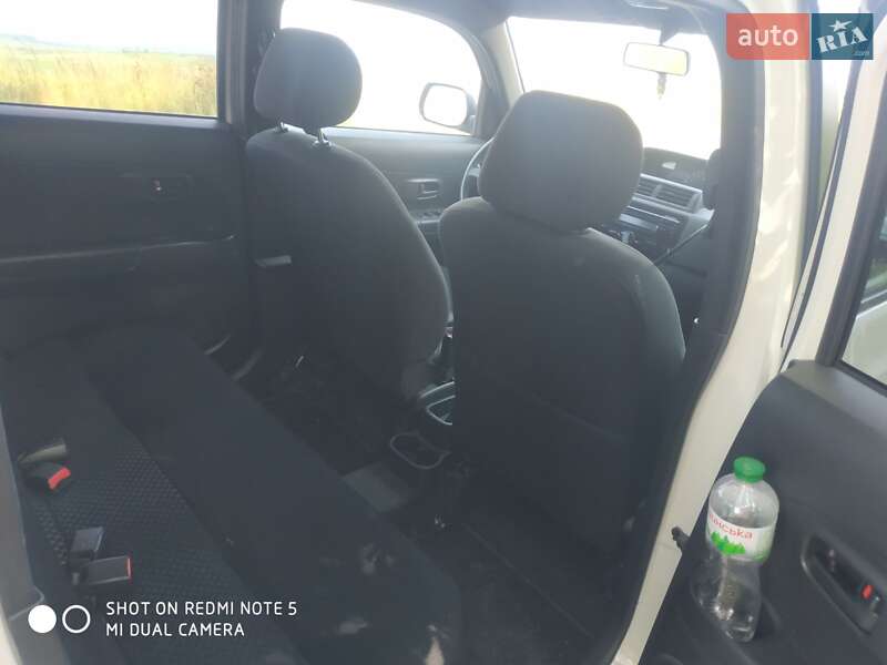 Седан Daihatsu Materia 2008 в Новом Роздоле