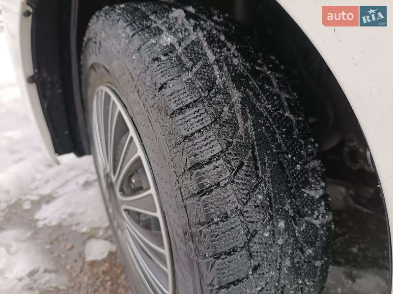 Седан Daihatsu Materia 2008 в Новом Роздоле