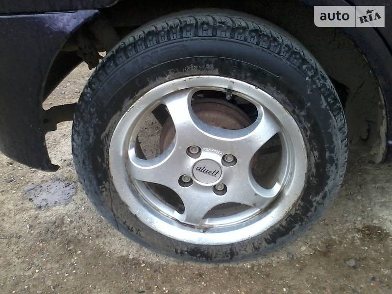 Хетчбек Daihatsu Sirion 2004 в Івано-Франківську