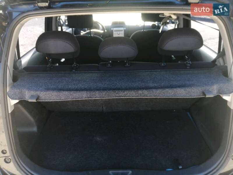 Хэтчбек Daihatsu Sirion 2005 в Киеве фото 6 Хэтчбек Daihatsu Sirion 2005 в Киеве