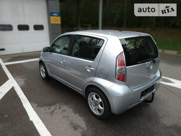 Хетчбек Daihatsu Sirion 2005 в 